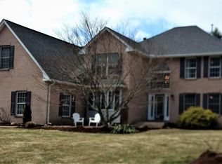 4 Meadowlark Dr, East Longmeadow, MA 01028