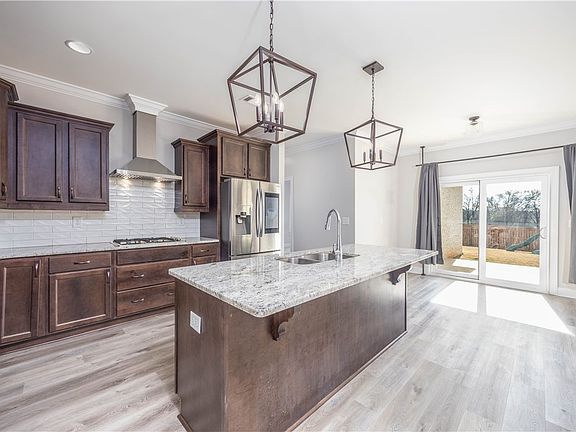 3rd image of 138 Vineyard Ct