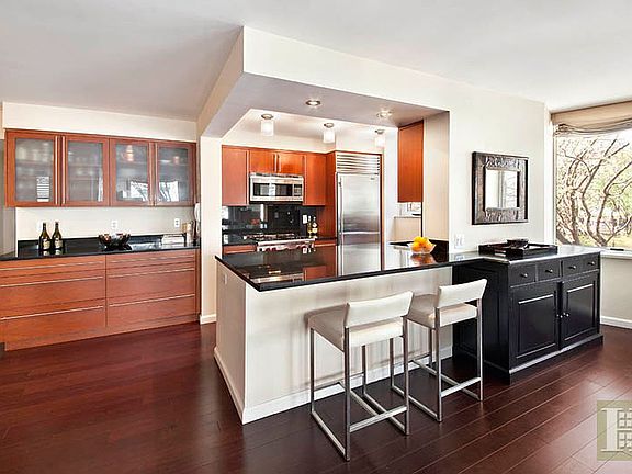 3rd image of 311 Greenwich St #2CD