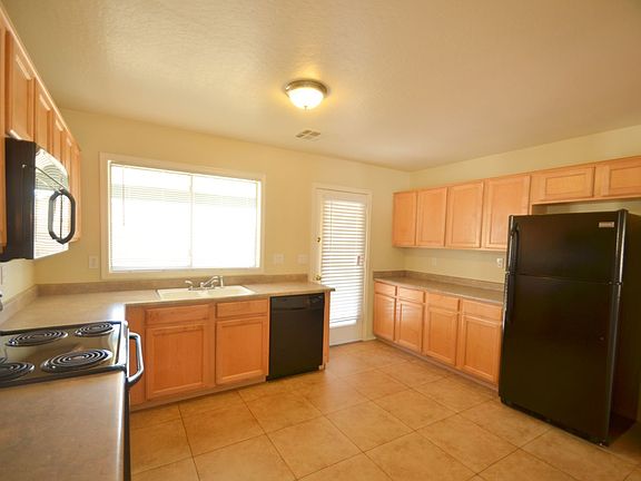 3rd image of 14843 W Ventura St