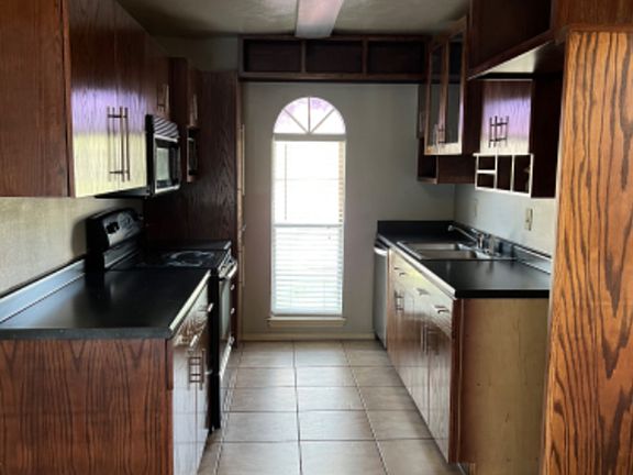 2nd image of 409 S Holiday Dr