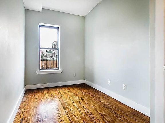 3rd image of 168 Wilson Ave APT 3R