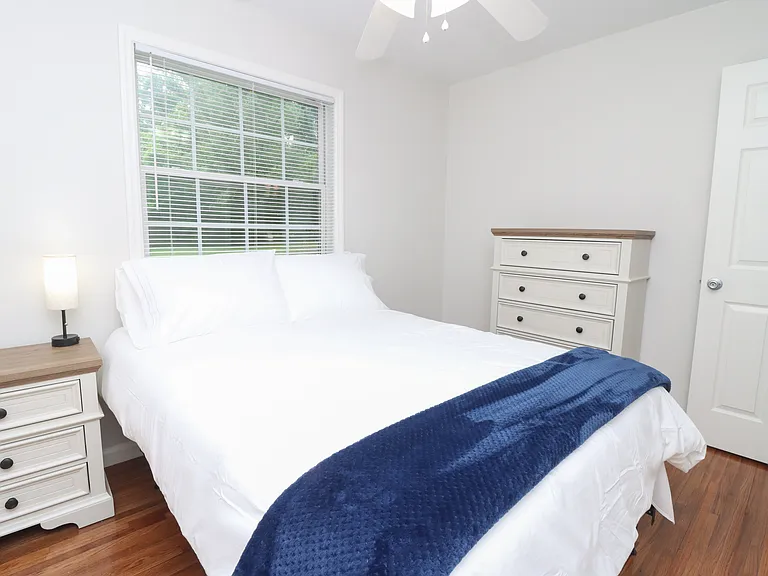 1904 Karen Ln — Photo 17