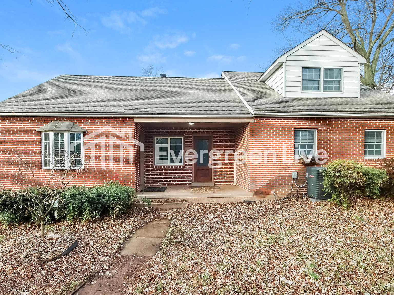 4 bed, 2.5 bath, 1601 sqft, $2,045 — Photo 2