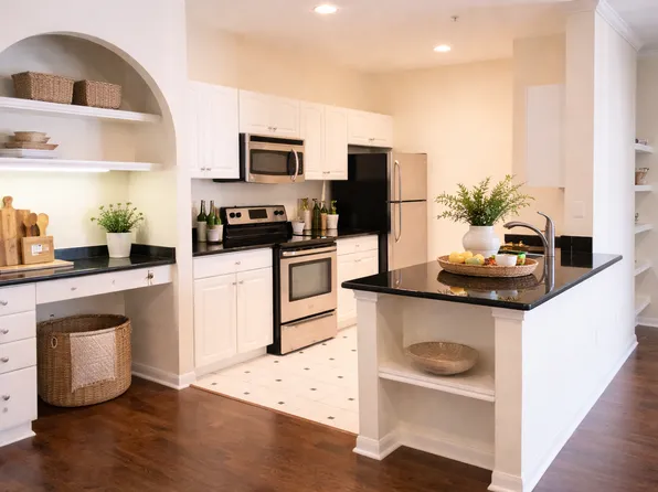 860 N Orange Ave, Orlando, FL