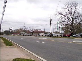 2nd image of 870 N Ferdon Blvd