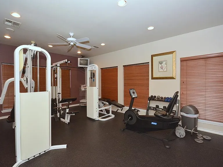 2255 Braeswood Park Dr #218 — Photo 17