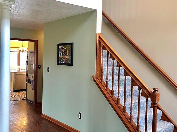 3rd image of 4 Westbury Ln