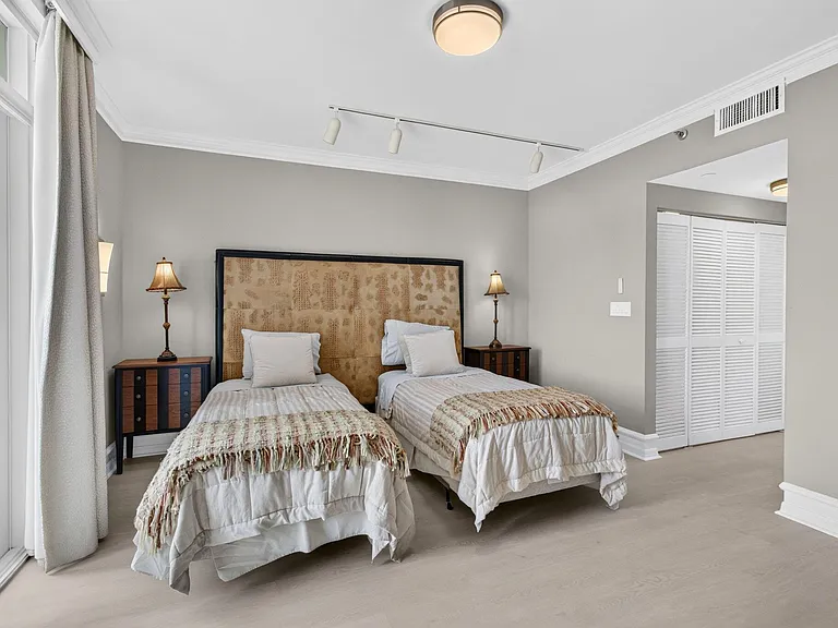 300 SE 5th Ave #6160 — Photo 36