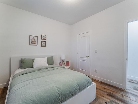 3rd image of 3058 Teal Beach St