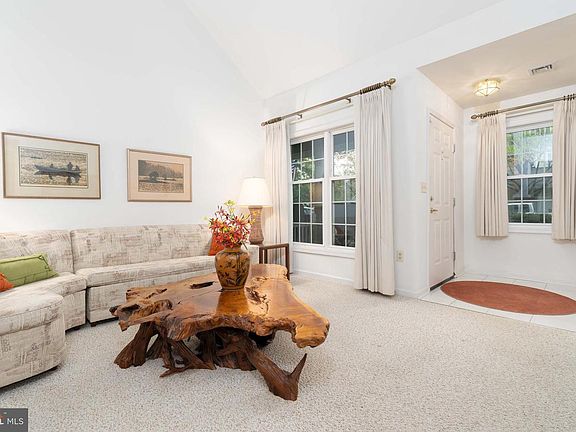 3rd image of 528 Brighton Pl