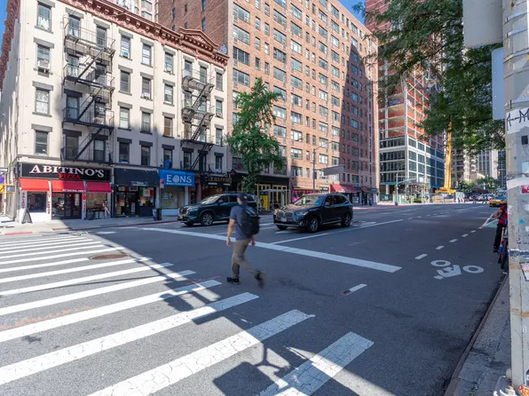 301 East 38th Street image 23 of 25