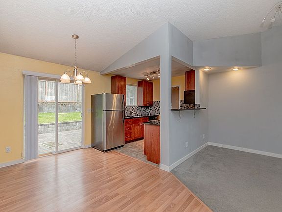 5th image of 5044 38th St NE