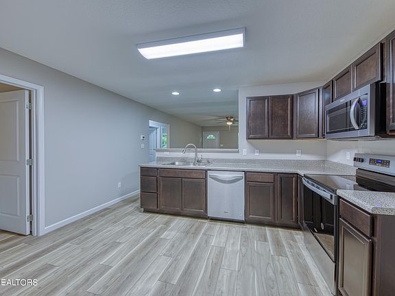 2nd image of 807 D Dr SW