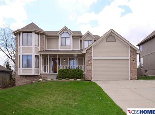 1007 Creighton Rd, Papillion, NE 68046