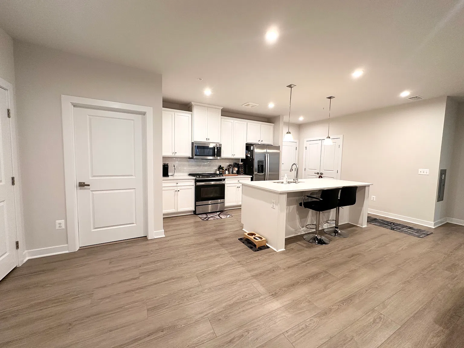 2 bed, 1122 sqft, $2,750 — Photo 4