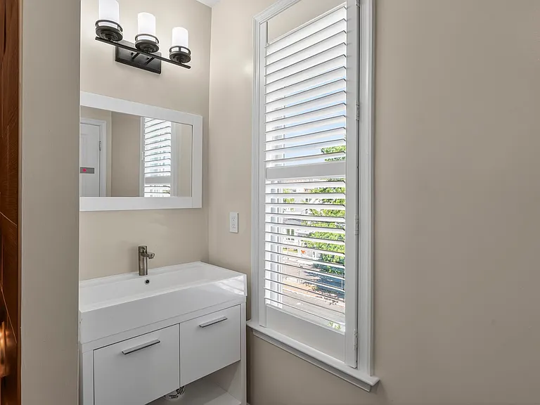 1303 Maple View Pl SE — Photo 30