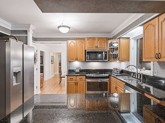 2nd image of 1053 Hillview Dr