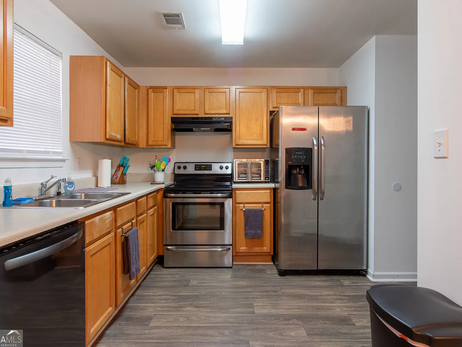 2 bed, 2.5 bath, $2,085 — Photo 3