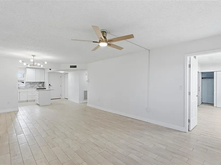 4775 Cove Cir #106 — Photo 22