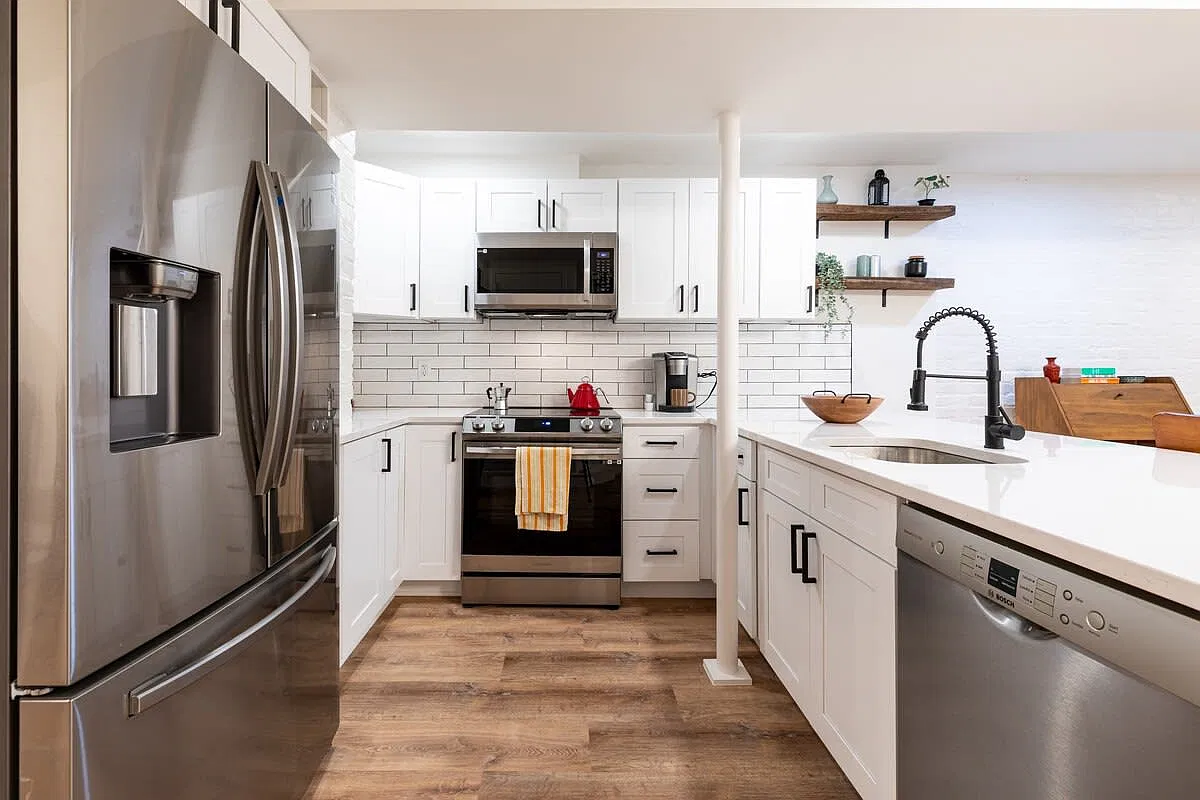 2 bed, 700 sqft, $4,000 — Photo 3