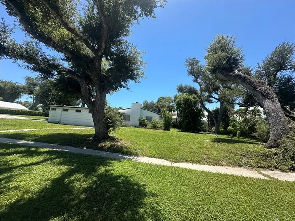 594 Acacia Rd, Vero Beach, FL 32963