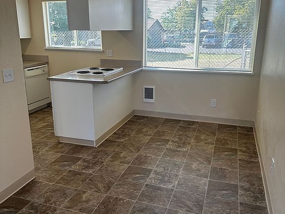 5th image of 239-281 SE 148th Ave #23