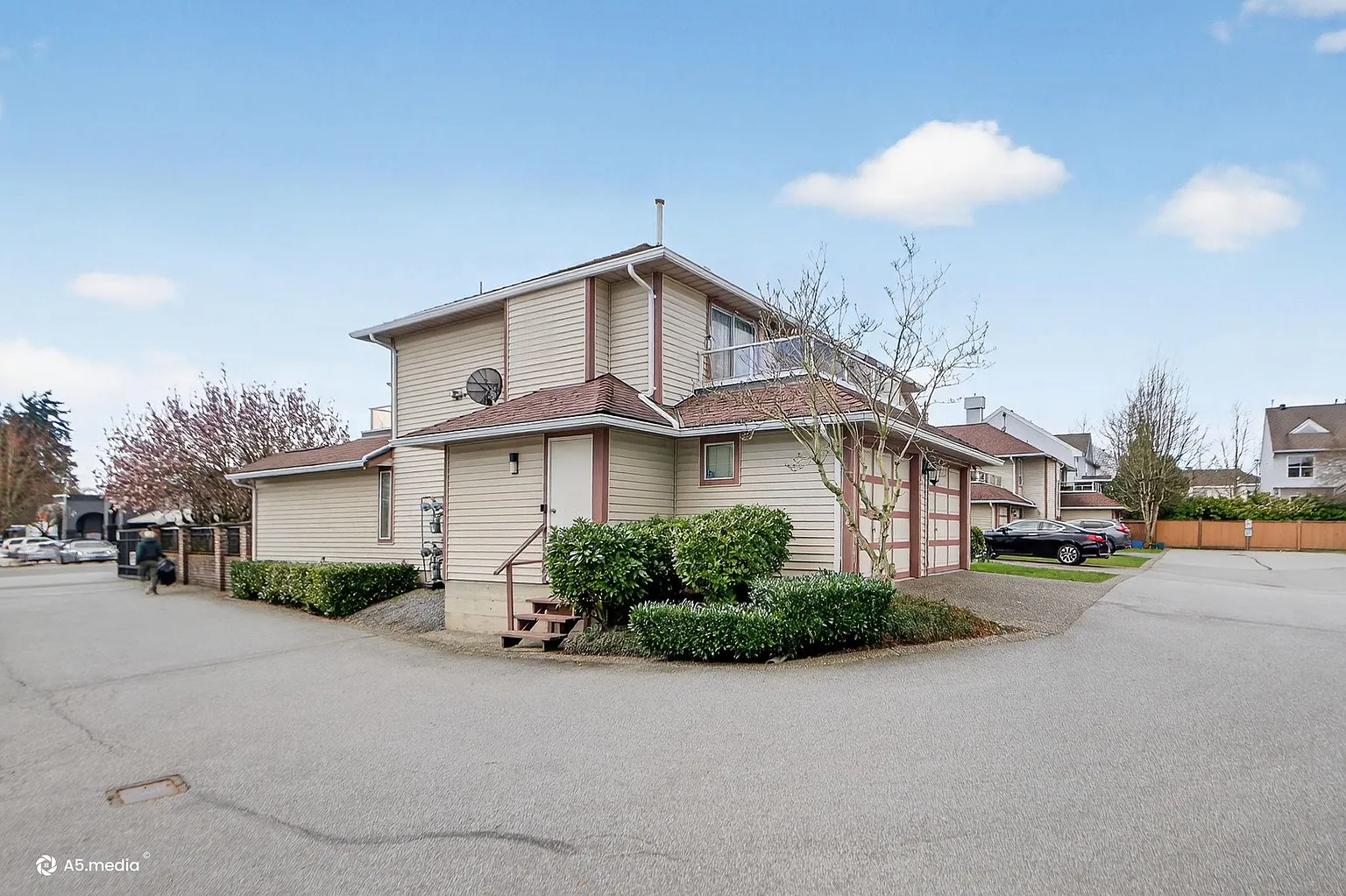13725 72a Ave #129 photo 1