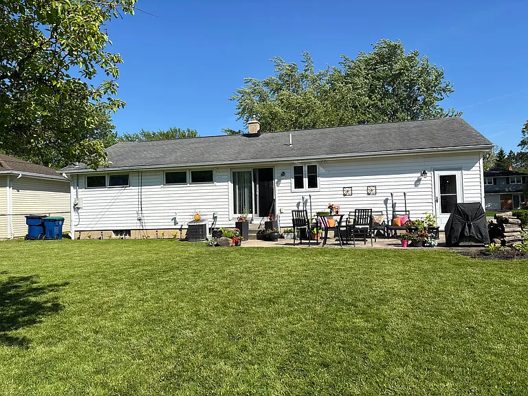 66 Clearfield Dr — Photo 2