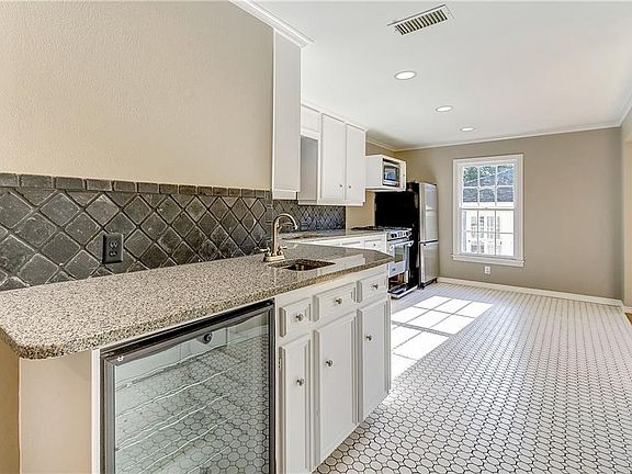 5th image of 5629 Collinwood Ave
