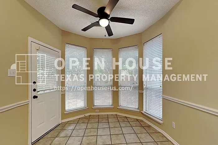 2317 Norwich St — Photo 6