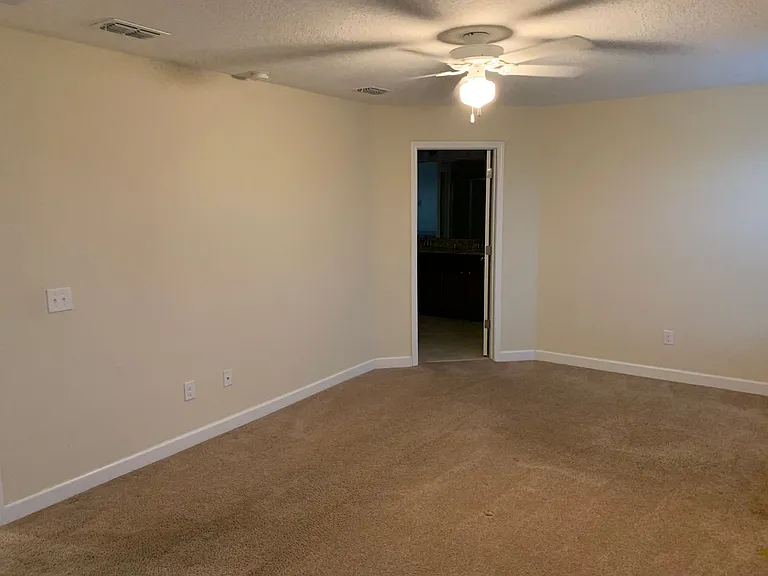 1646 Thetford Cir — Photo 17