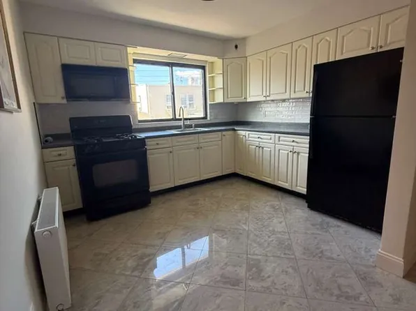 7211 66th Dr, Middle Village, NY