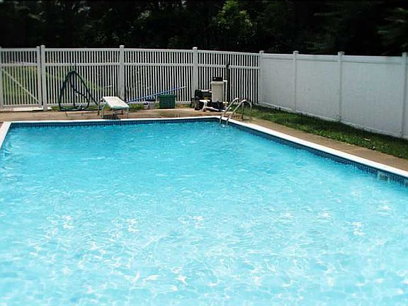 2nd image of 3204 Cambridge Ct