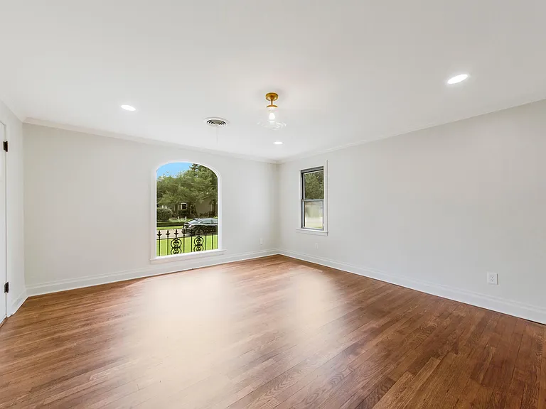 900 Oaklawn Ave — Photo 10