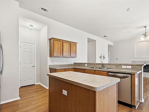 5th image of 113 Creekview Dr