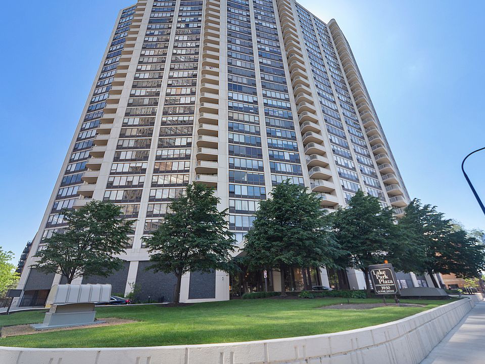 1st image of 3930 N Pine Grove Ave APT 1413