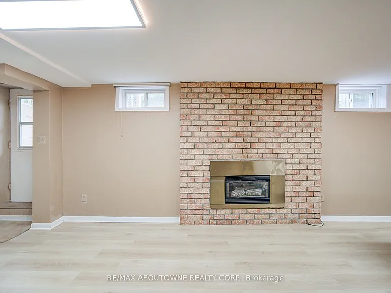 1156 Old Colony Rd #LOWER — Photo 8