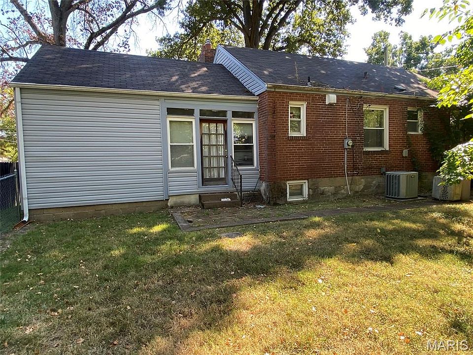 2nd image of 703 S Geyer Rd