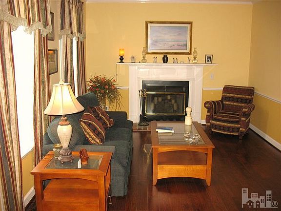 3rd image of 3201 Greenhowe Dr