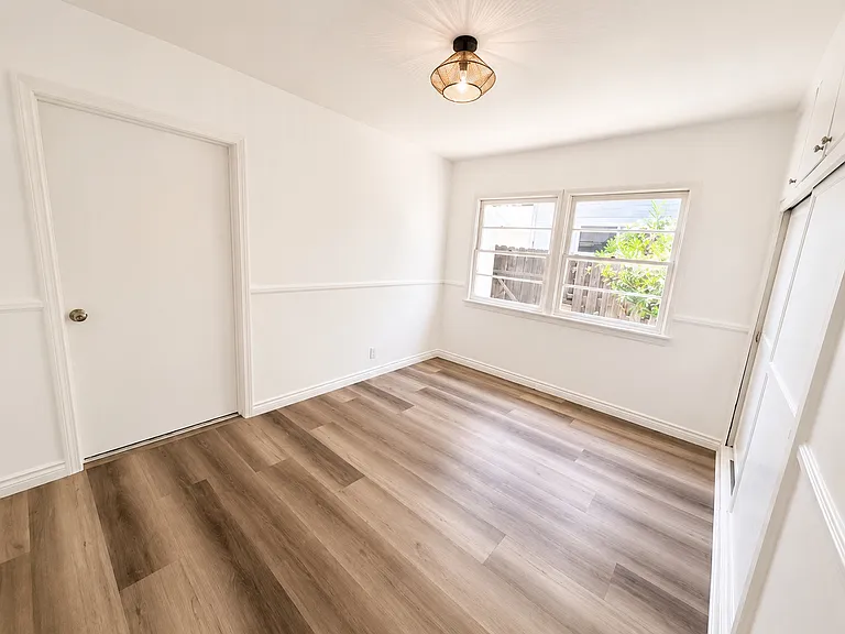 22647 Clarendon St — Photo 10