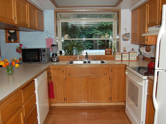 3rd image of 20240 Robin Ln NE