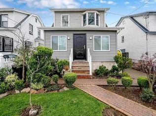 96-17 221st St #1FAM, Queens Village, NY 11429