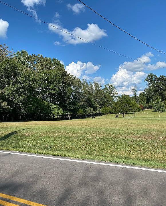 2nd image of 8279 Fairview Rd