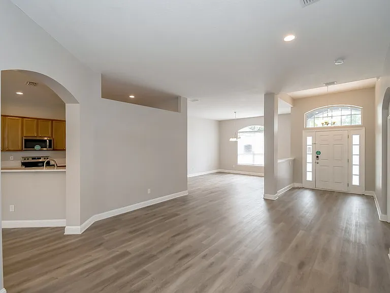 672 Mandy Oaks Dr — Photo 3