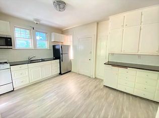 271 Woodbury Rd #1R, Huntington, NY 11743