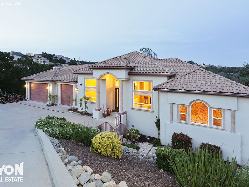 1st image of 631 Lakeridge Dr