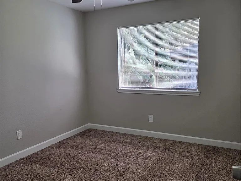14743 Charlmont Dr — Photo 16