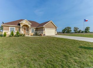 102 Las Palomas Dr, La Vernia, TX 78121