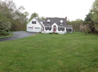 695 Hartford Ave W, Uxbridge, MA 01569